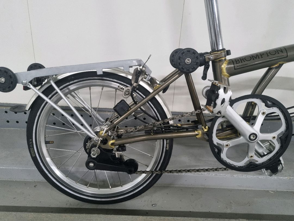 브롬톤 c라인 로우락커 m6r 판매합니다 이미지