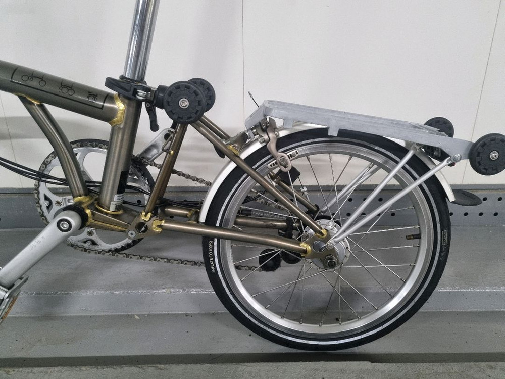 브롬톤 c라인 로우락커 m6r 판매합니다 이미지