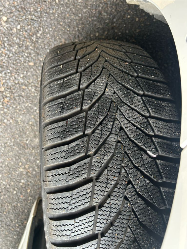 넥센 윈가드 타이어 245/45R18 4본 (휠불포함) 이미지