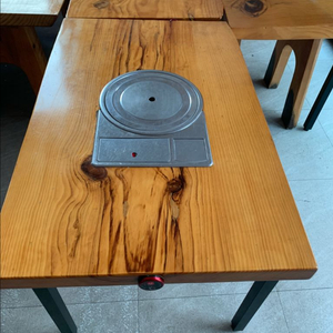 부탄가스 원목 식당테이블 이미지