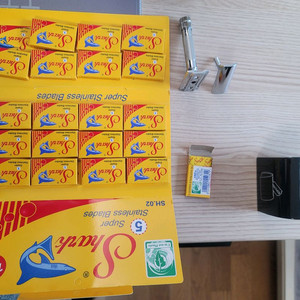 머쿠어34c 안전면도기+샤크 면도날99개+면도날 수거함+면도기 거치대 이미지