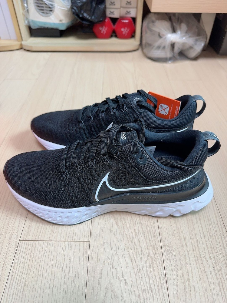 [280] 나이키 리액트 인피니티런 2 검흰 이미지