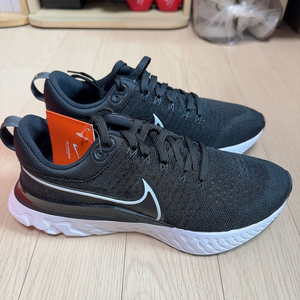 [280] 나이키 리액트 인피니티런 2 검흰 이미지