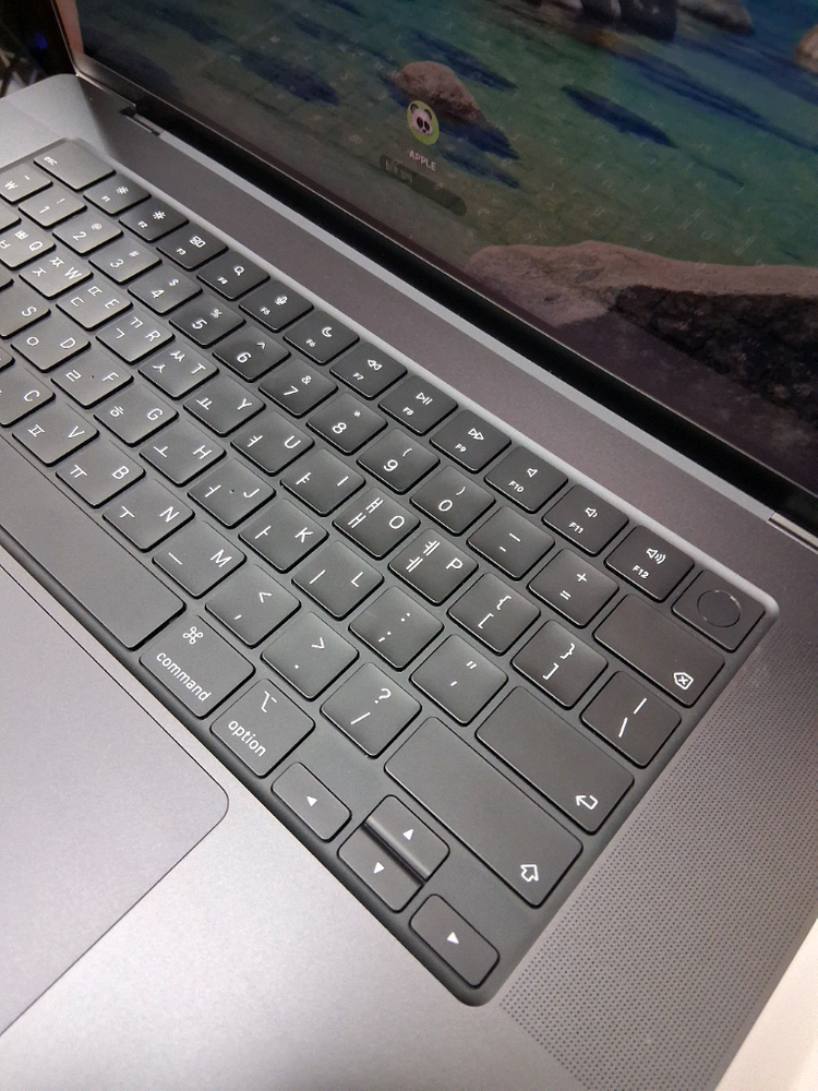 단순개봉 맥북프로16 M4pro 판매합니다. 이미지