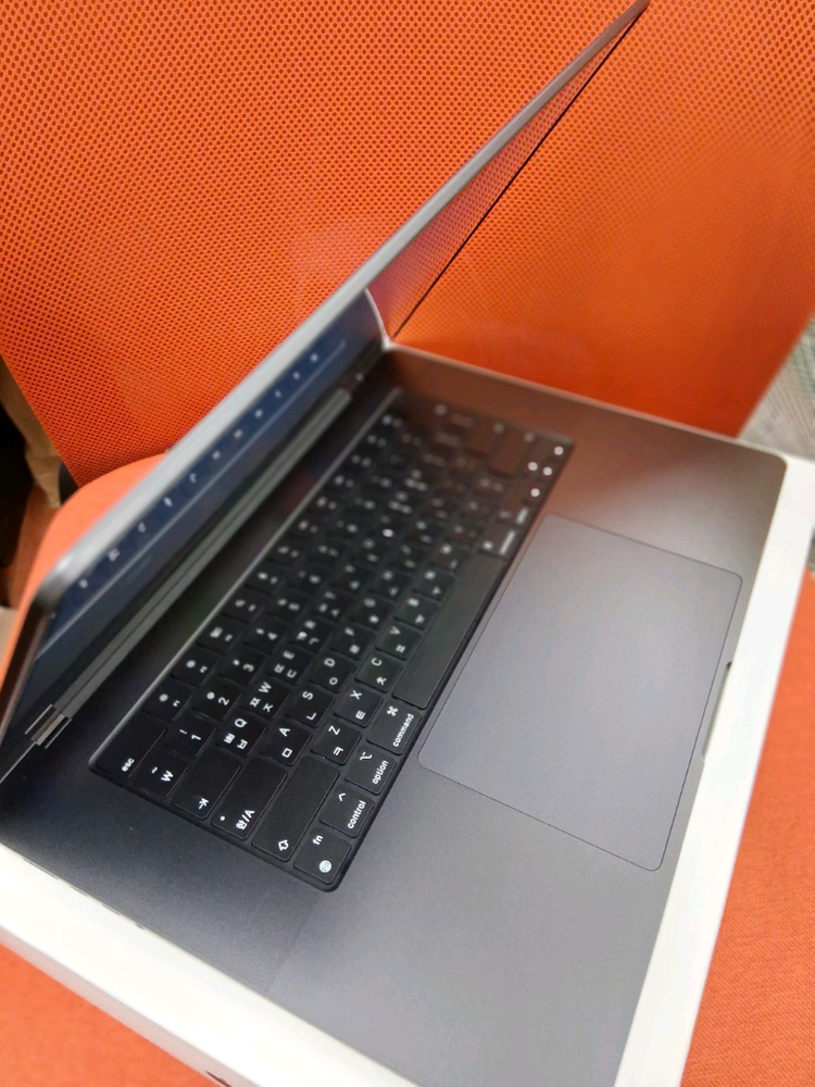 단순개봉 맥북프로16 M4pro 판매합니다. 이미지