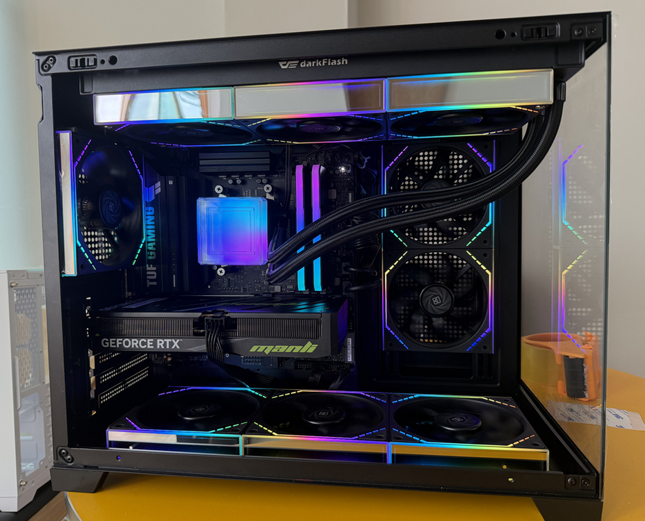 9600X 5060TI 블랙감성 새제품 본체 컴퓨터 이미지