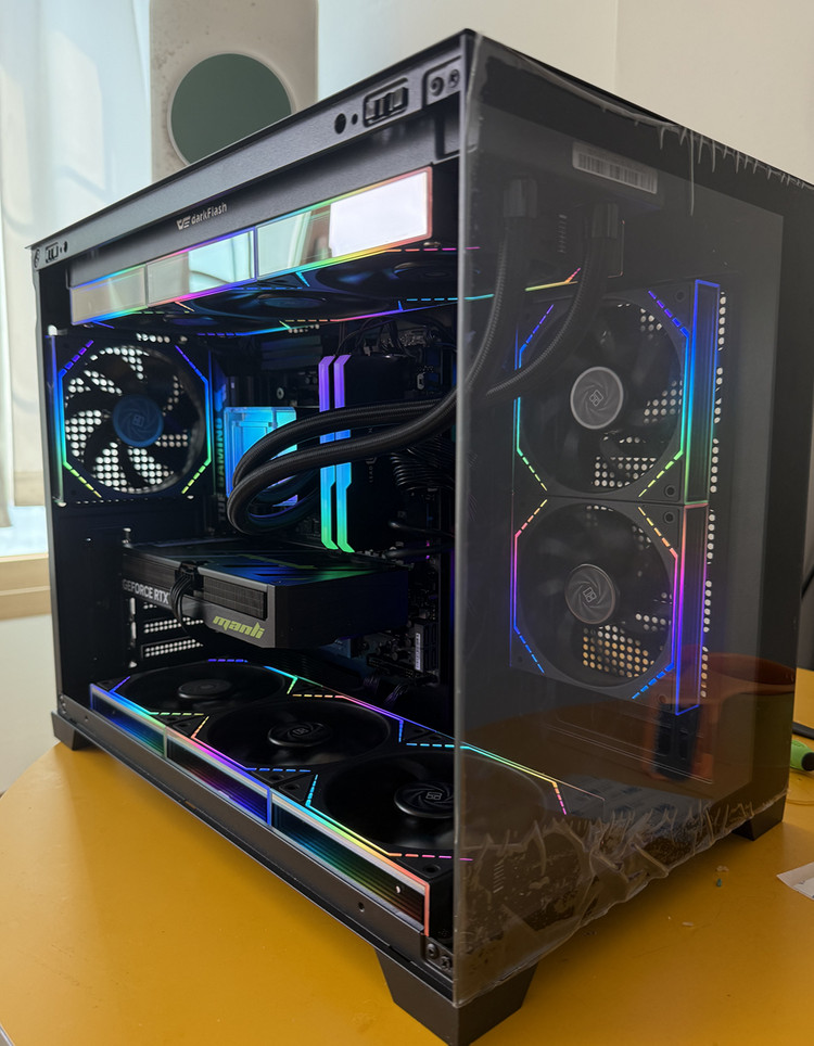 9600X 5060TI 블랙감성 새제품 본체 컴퓨터 이미지