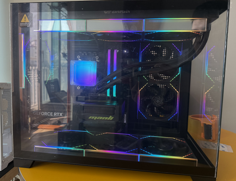 9600X 5060TI 블랙감성 새제품 본체 컴퓨터 이미지