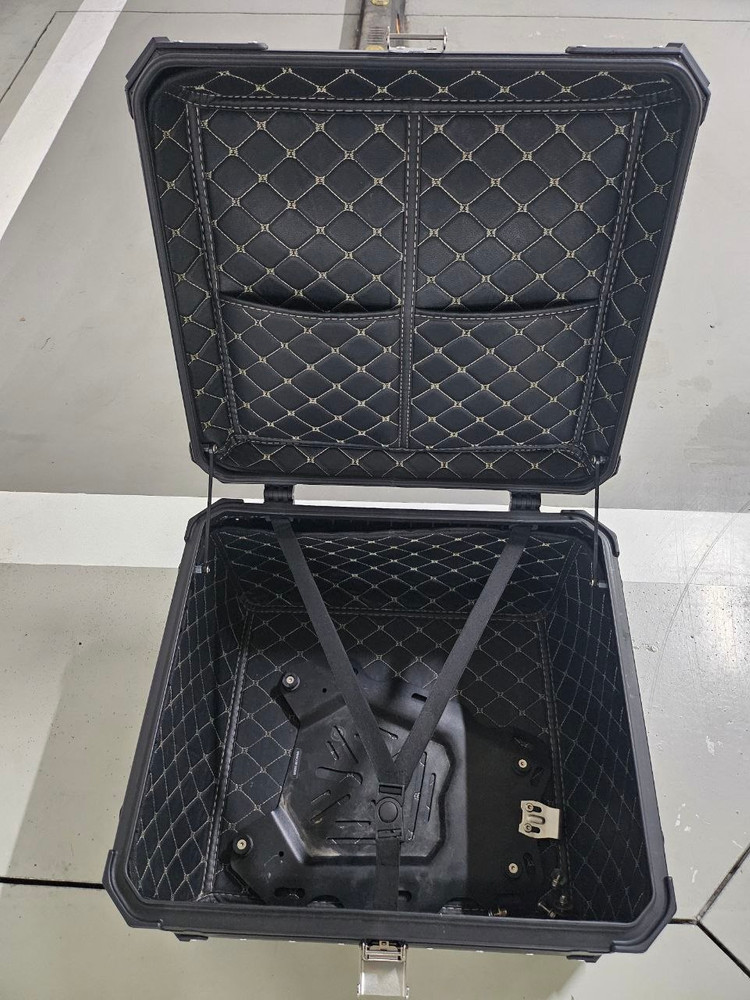 오토바이용 알루미늄 탑박스 100L 팝니다(상태양호) 이미지