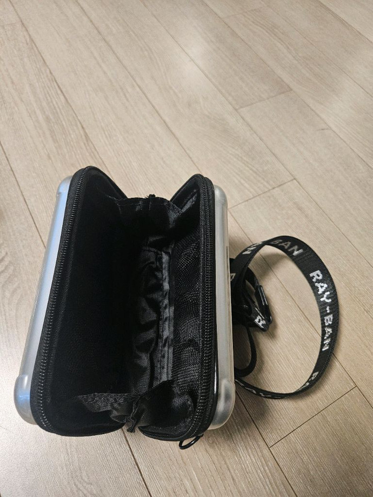 레이밴 하드케이스 미니 캐리어 파우치 이미지