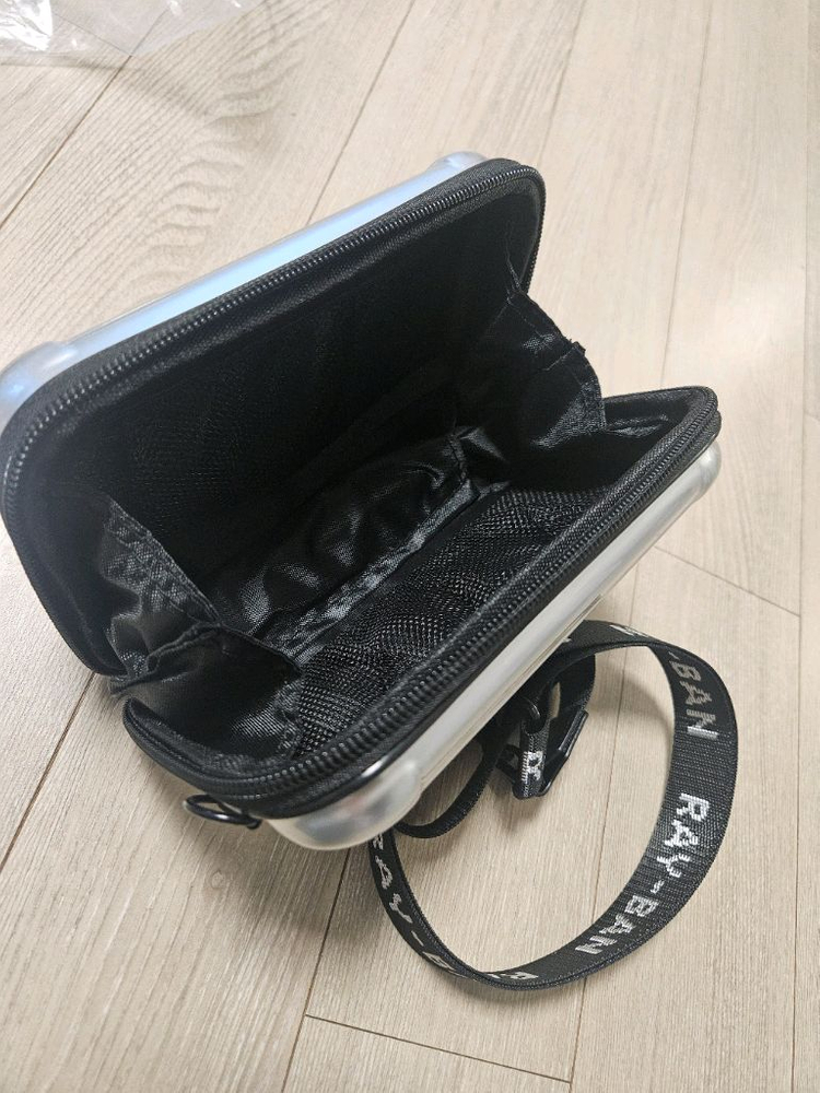 레이밴 하드케이스 미니 캐리어 파우치 이미지