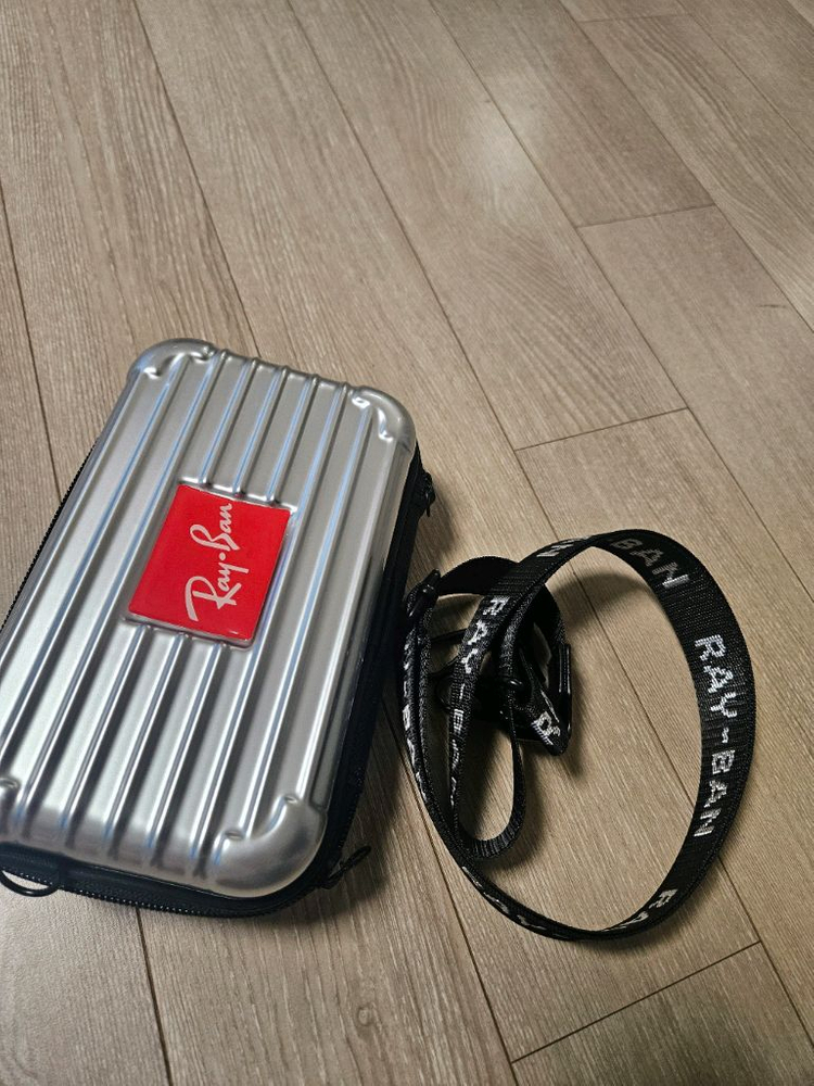 레이밴 하드케이스 미니 캐리어 파우치 이미지
