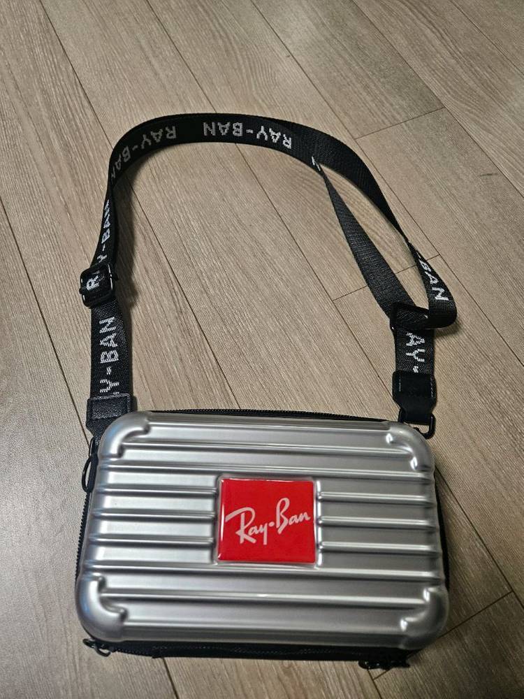 레이밴 하드케이스 미니 캐리어 파우치 이미지