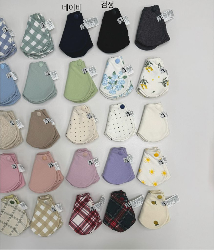 코니 턱받이 이미지