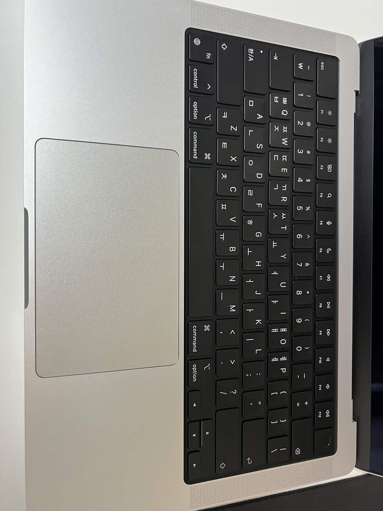 맥북 m2 프로 14 실버 이미지