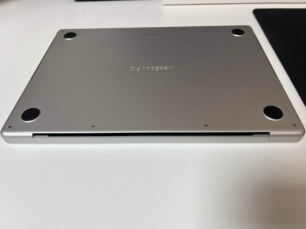 맥북 m2 프로 14 실버 이미지