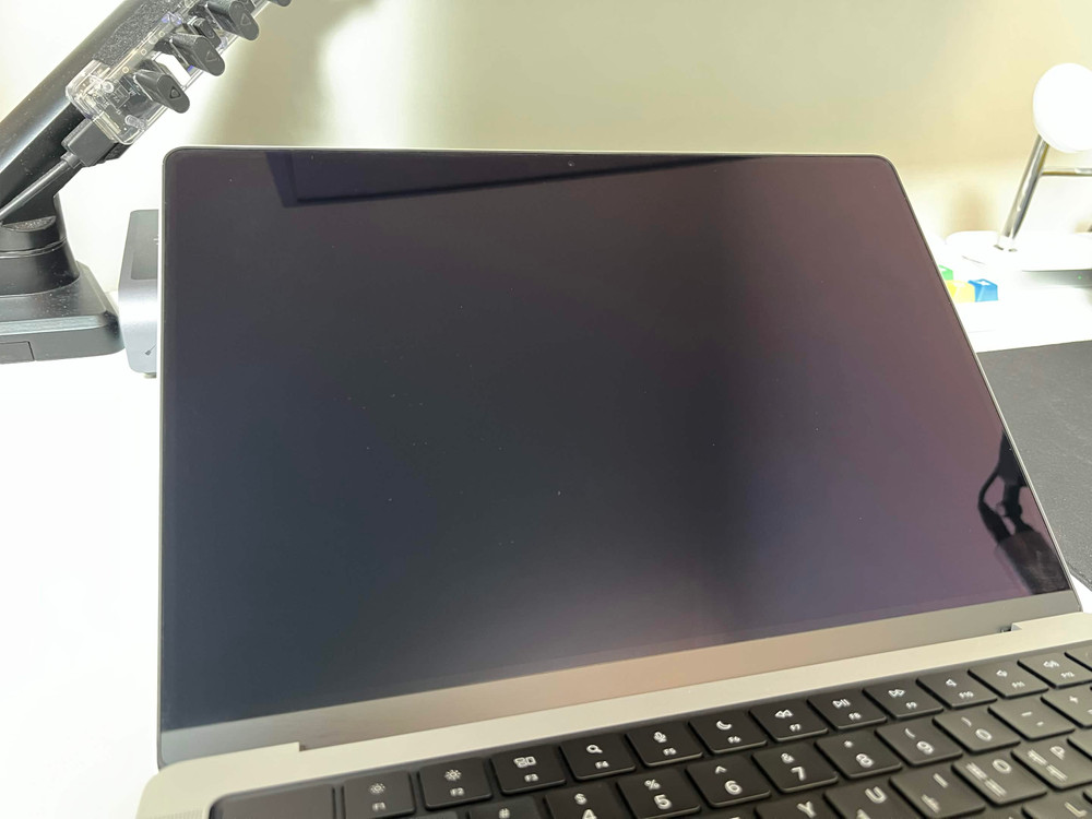 맥북 m2 프로 14 실버 이미지