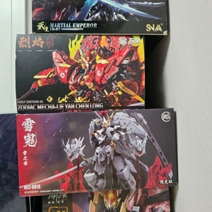 건담 프라모델 세트 이미지