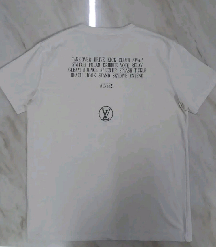 [전체글 필독 파격가 남여공용] 루이비통 반팔 티셔츠 XL 사이즈 (샤넬 구찌 프라다 펜디 에르메스 디올) 이미지