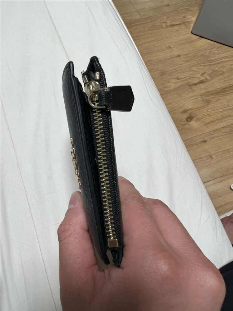 프라다 사피아노 레더 카드지갑 이미지