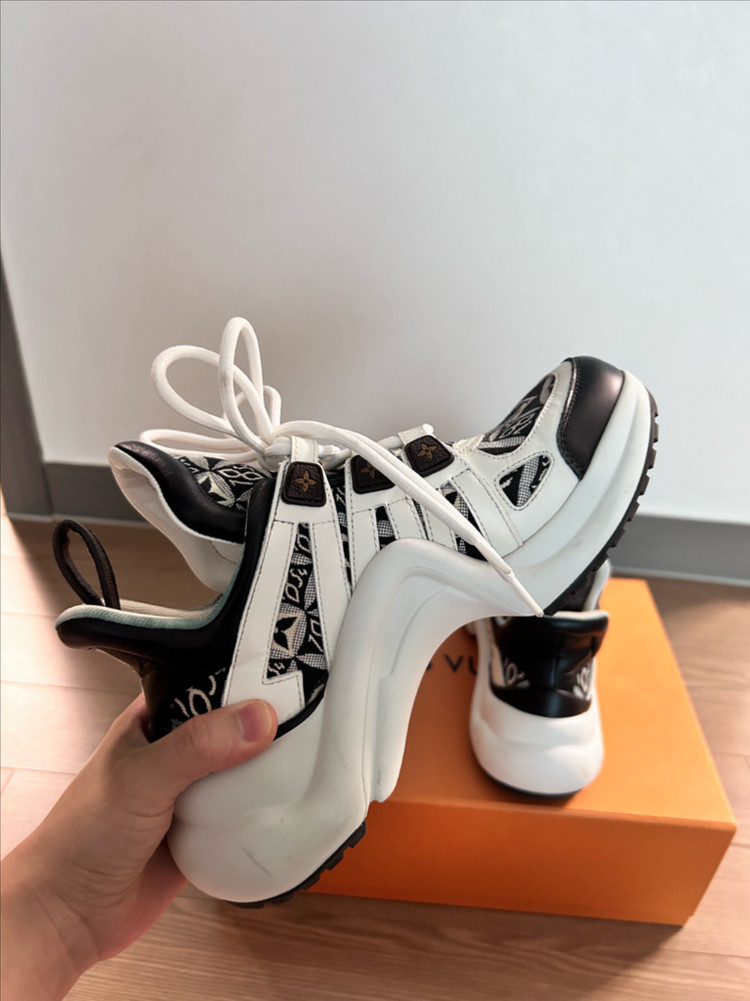 루이비통 아치라이트 스니커즈 36(230) 이미지