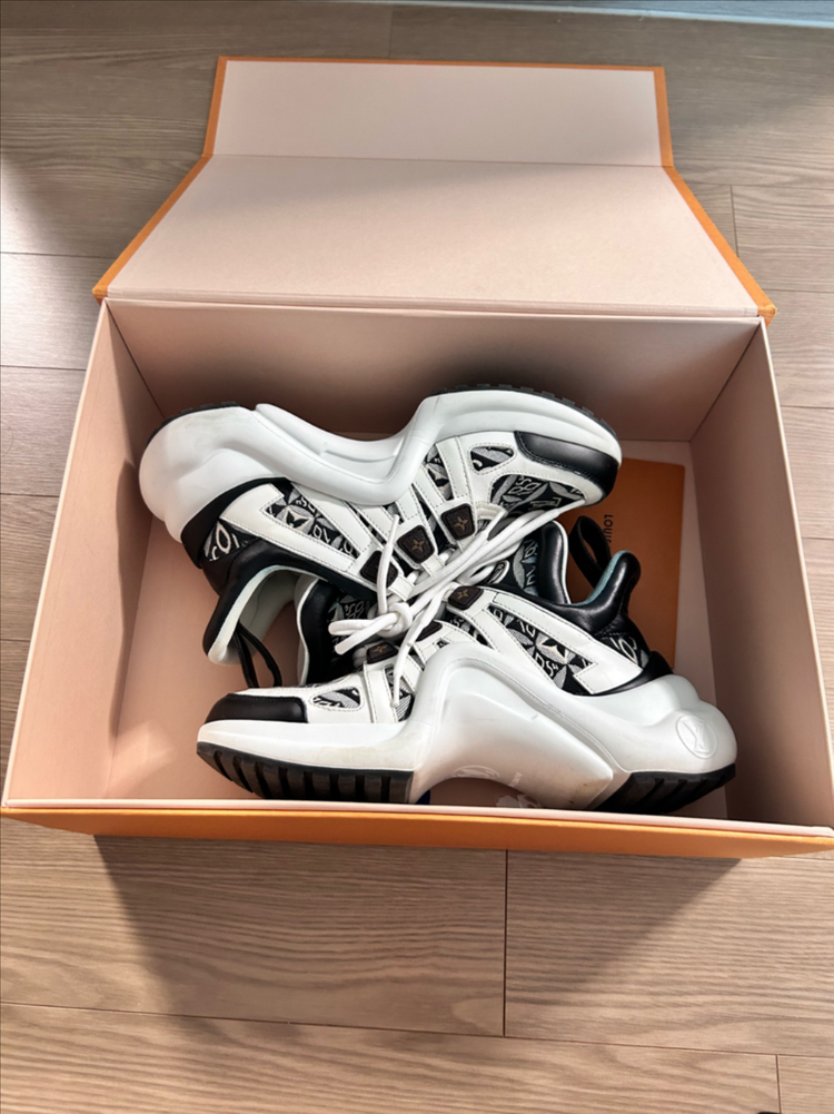 루이비통 아치라이트 스니커즈 36(230) 이미지