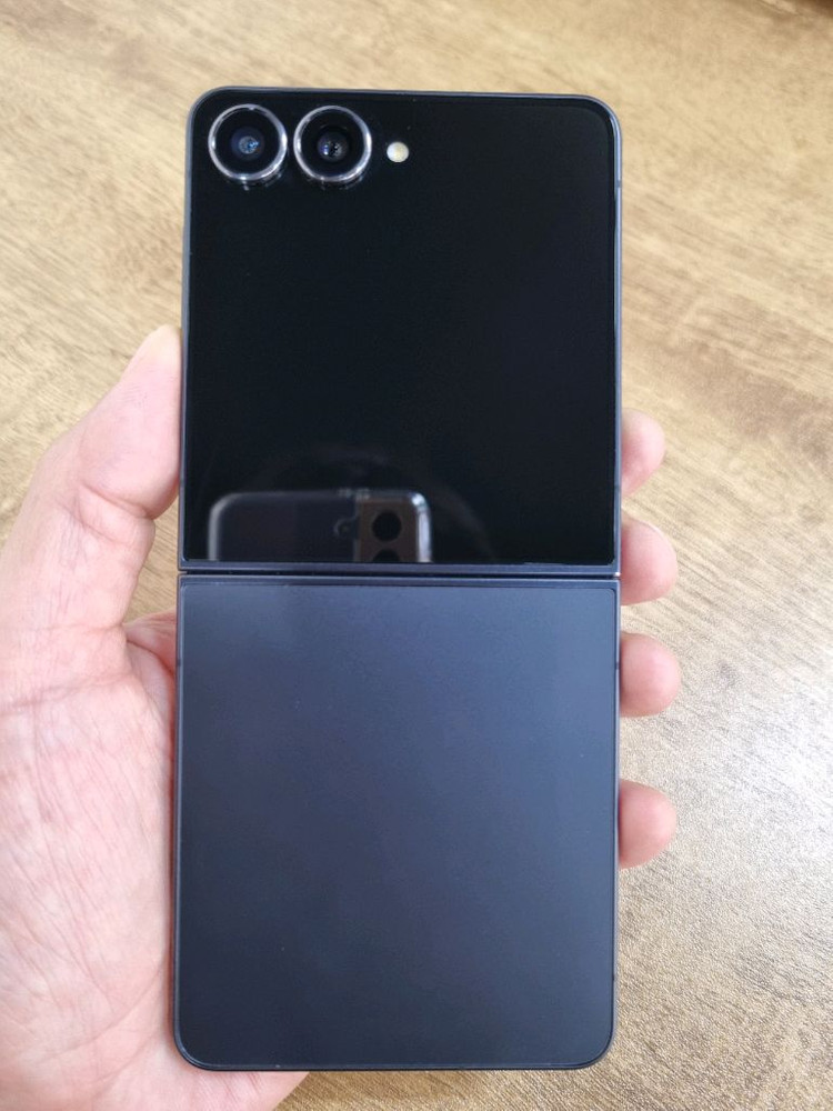 갤럭시Z플립7 블랙 256GB 자급제공기계 중고폰 최저가 당일발송 이미지