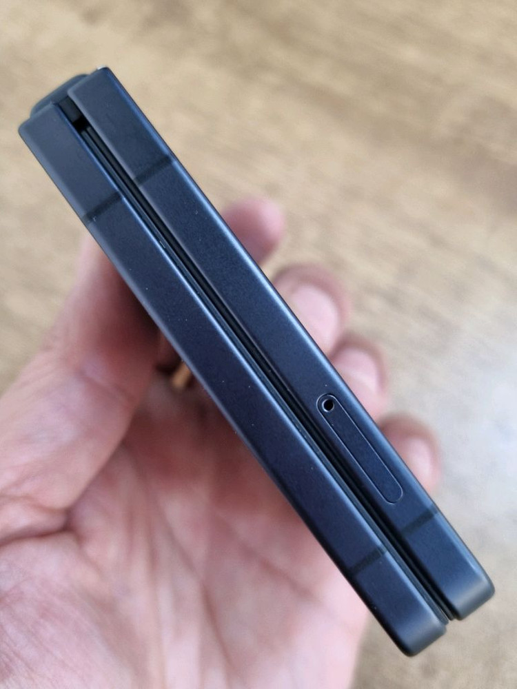 갤럭시Z플립7 블랙 256GB 자급제공기계 중고폰 최저가 당일발송 이미지