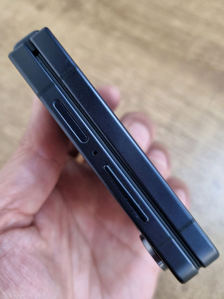 갤럭시Z플립7 블랙 256GB 자급제공기계 중고폰 최저가 당일발송 이미지