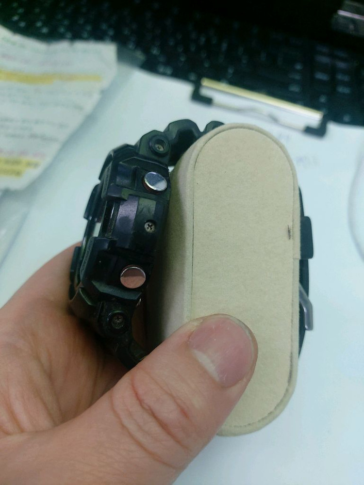 블랙 색상의 카시오 지샥 손목시계입니다. G-SHOCK 특유의 튼튼함이 느껴지는 디자인입니다. 평소에 편하게 착용하 이미지