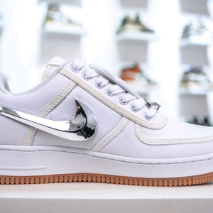 나이키 에어포스 1 로우 화이트 검은 우시 / Nike Air Force 1 Low White Black Swoos 이미지
