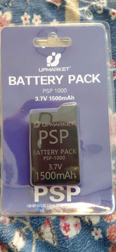 소니 PSP-1005 게임기 판매해요화면 깨끗하고 버튼 작동 잘 돼요다양한 게임을 즐길 수 있는 휴대용 게임기입니다 이미지