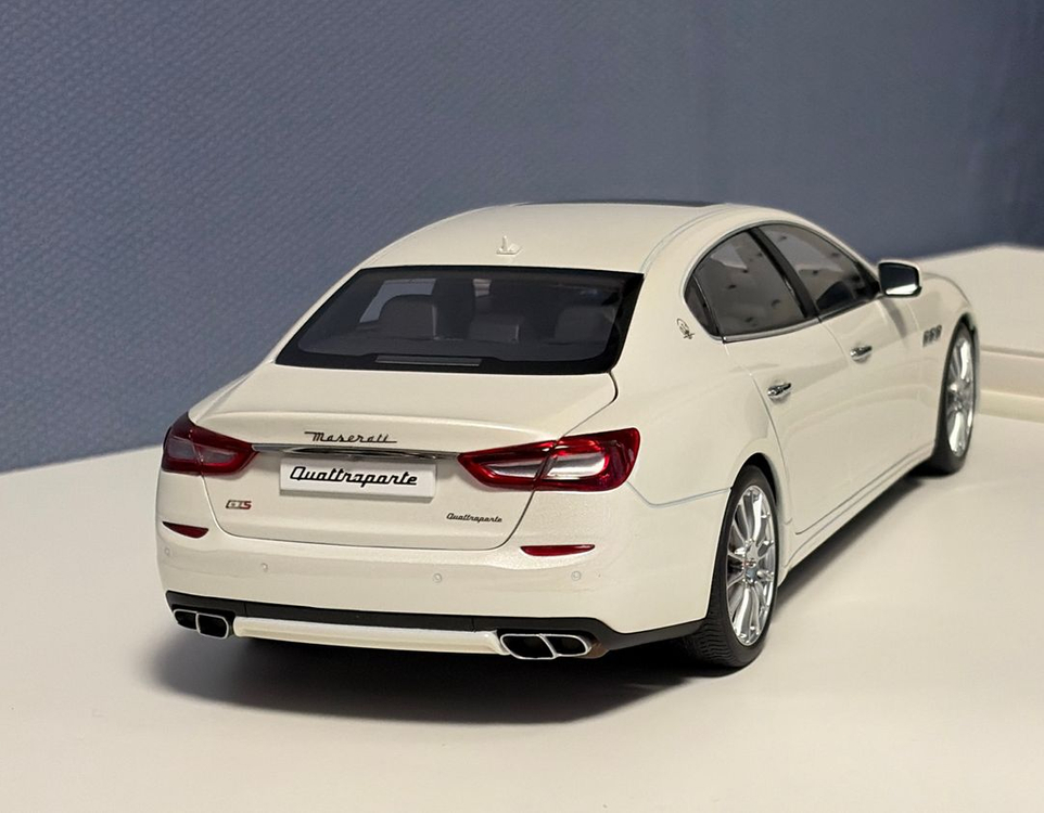 1:18 다이캐스트 오토아트 마세라티 콰트로포르테 이미지