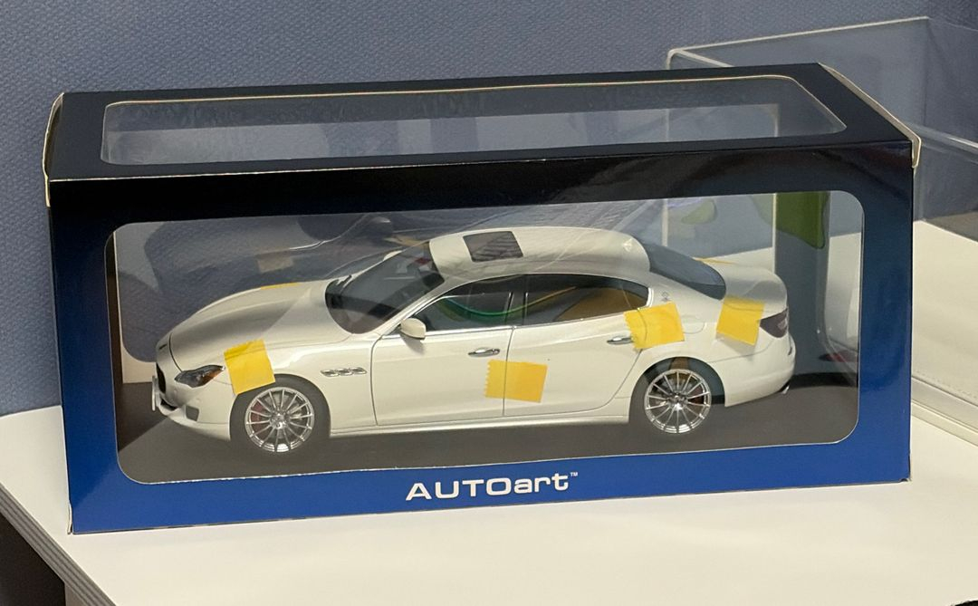 1:18 다이캐스트 오토아트 마세라티 콰트로포르테 이미지