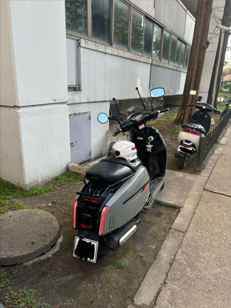 빅토리아 니키 125cc 스쿠터 이미지