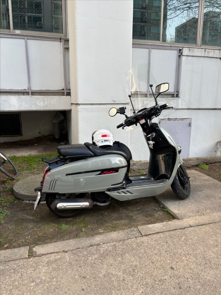 빅토리아 니키 125cc 스쿠터 이미지