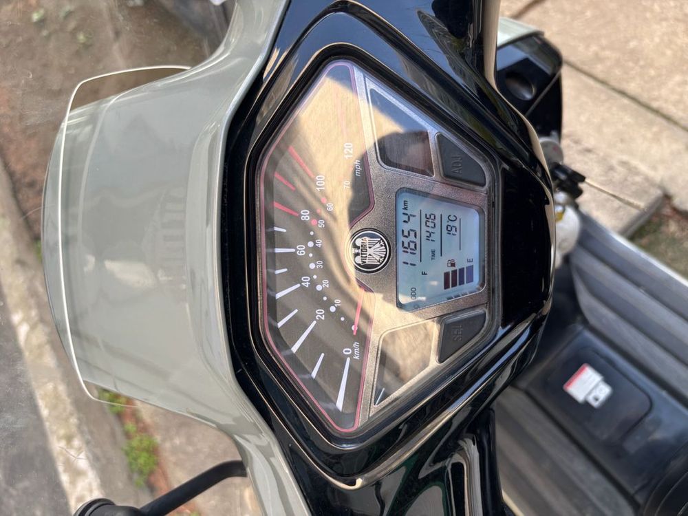 빅토리아 니키 125cc 스쿠터 이미지