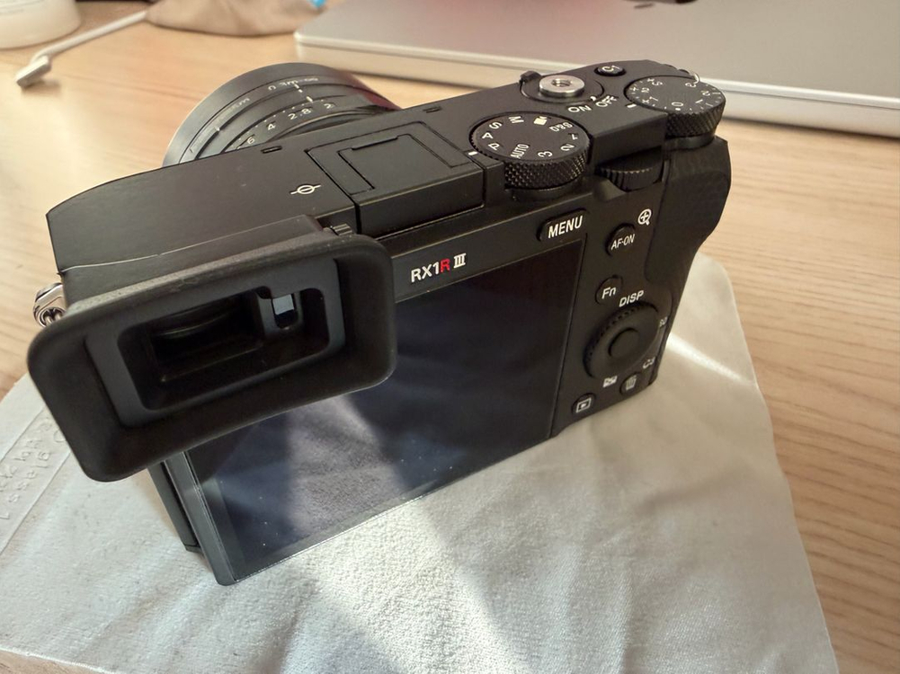 소니 RX1R III (RX1RM3) 미러리스 똑딱이 카메라 판매합니다 이미지