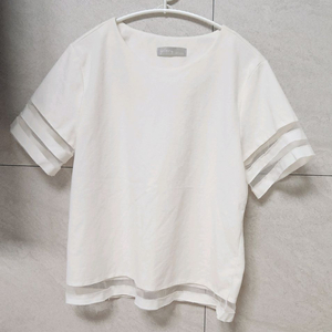 여성 반팔 티셔츠 이미지