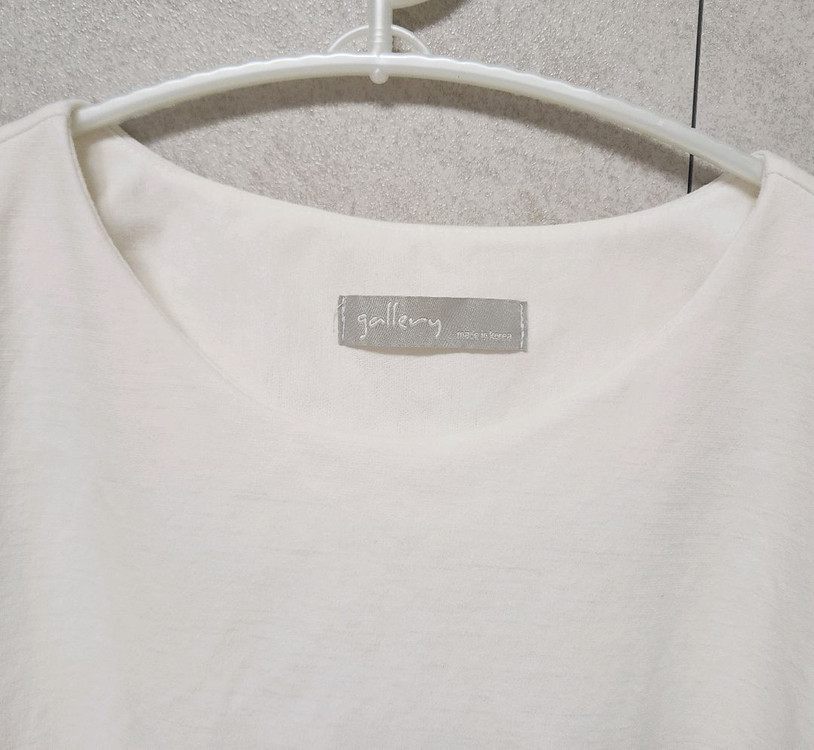 여성 반팔 티셔츠 이미지