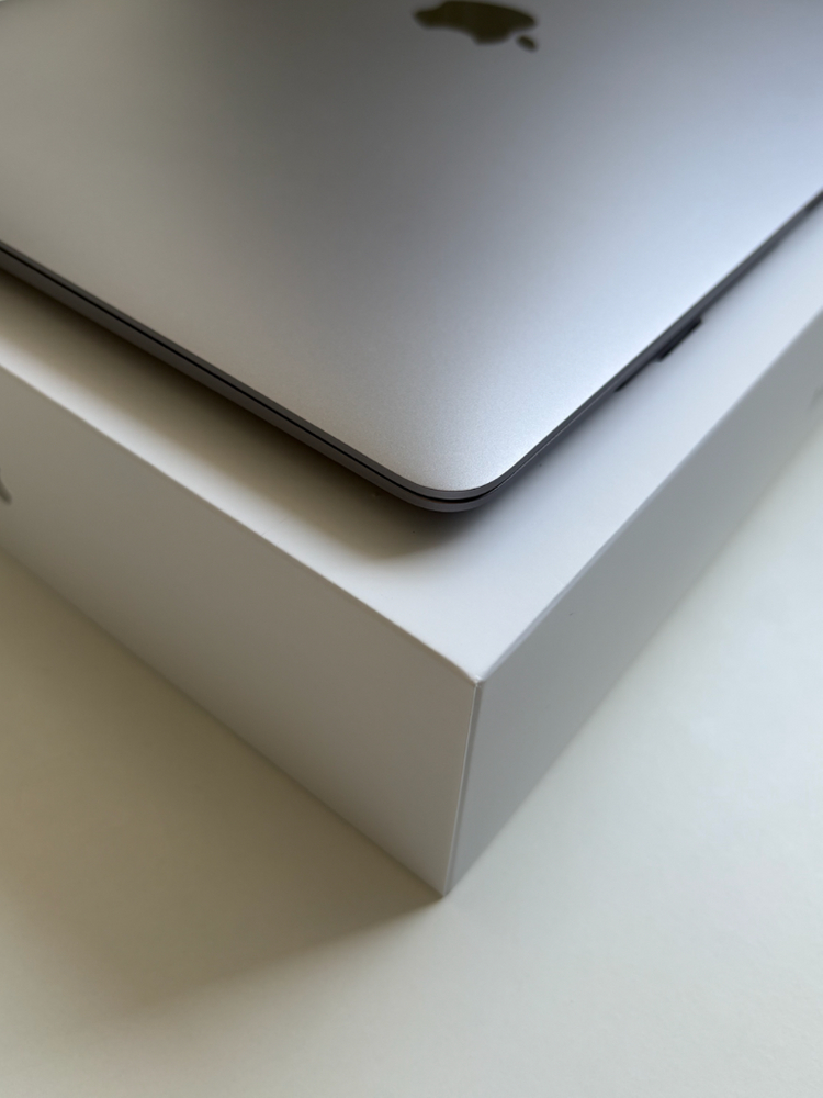 맥북 에어 M1 스페이스그레이 13인치 2020 이미지