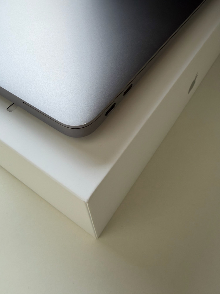 맥북 에어 M1 스페이스그레이 13인치 2020 이미지