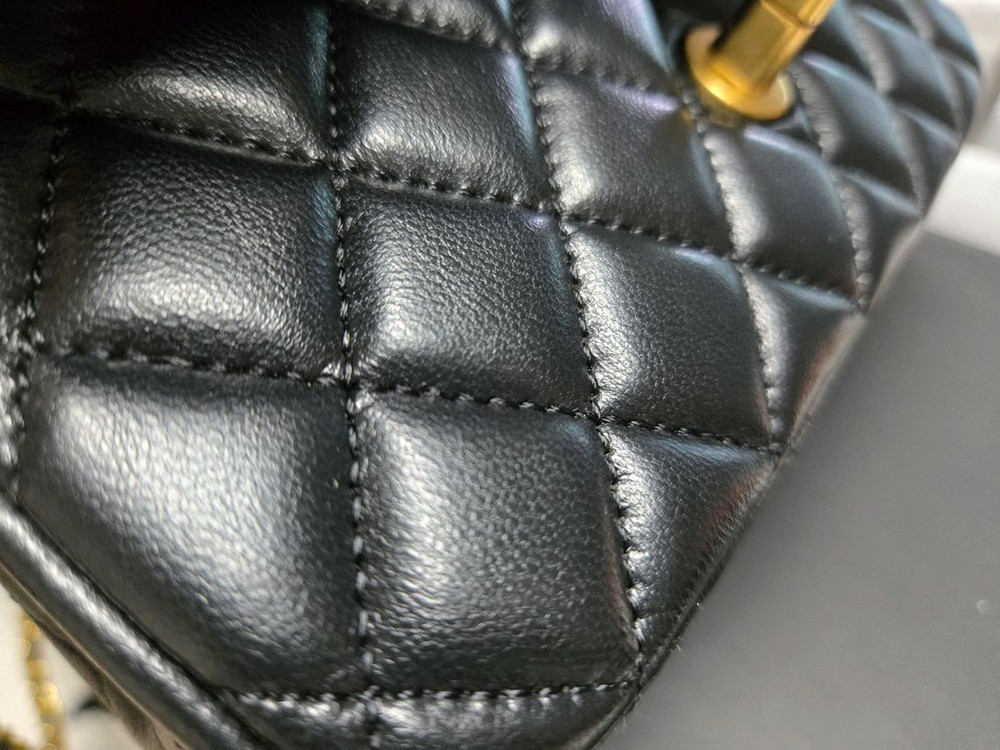 샤넬 25FW cc로고 미니 플랩백 이미지