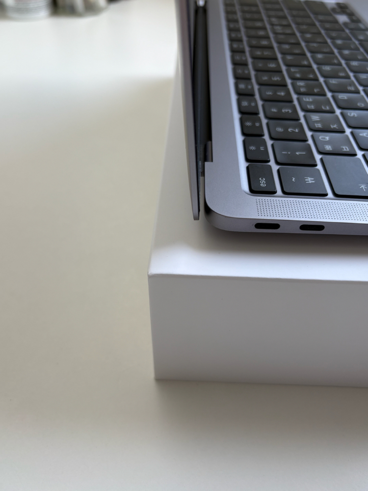 맥북 에어 M1 스페이스그레이 13인치 2020 이미지