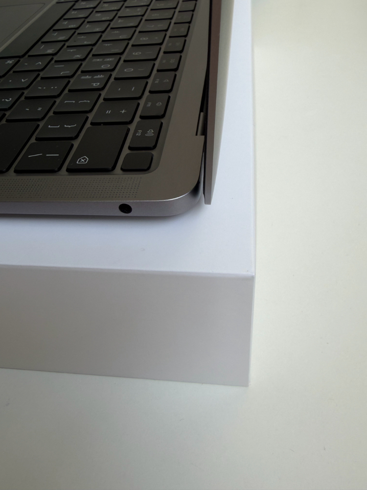 맥북 에어 M1 스페이스그레이 13인치 2020 이미지