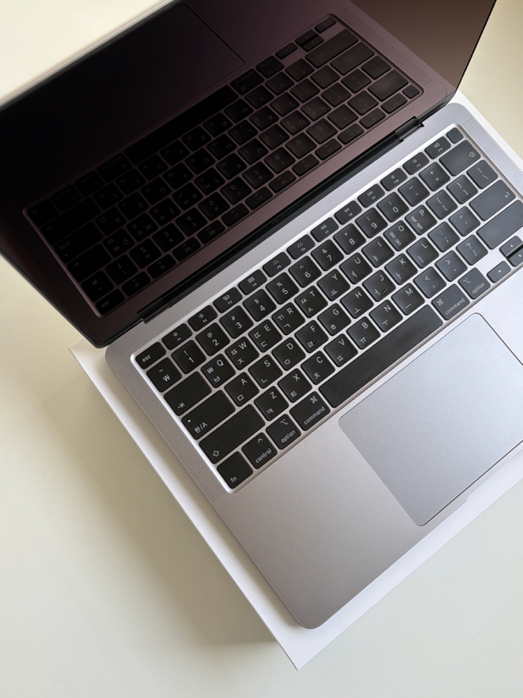 맥북 에어 M1 스페이스그레이 13인치 2020 이미지