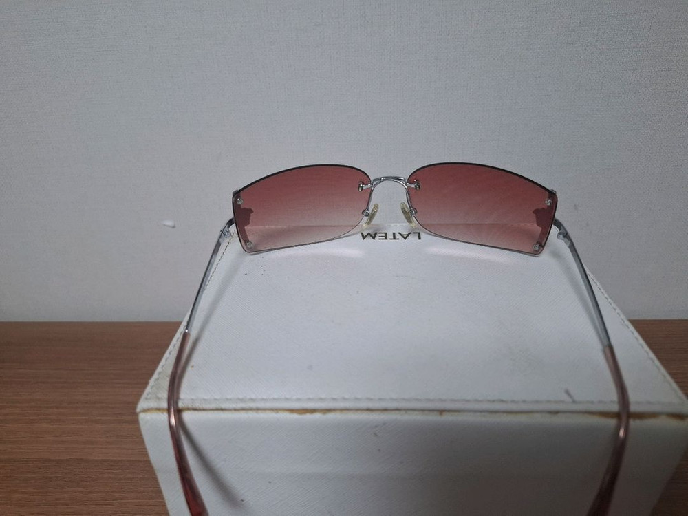 베르사체 선글라스 이미지