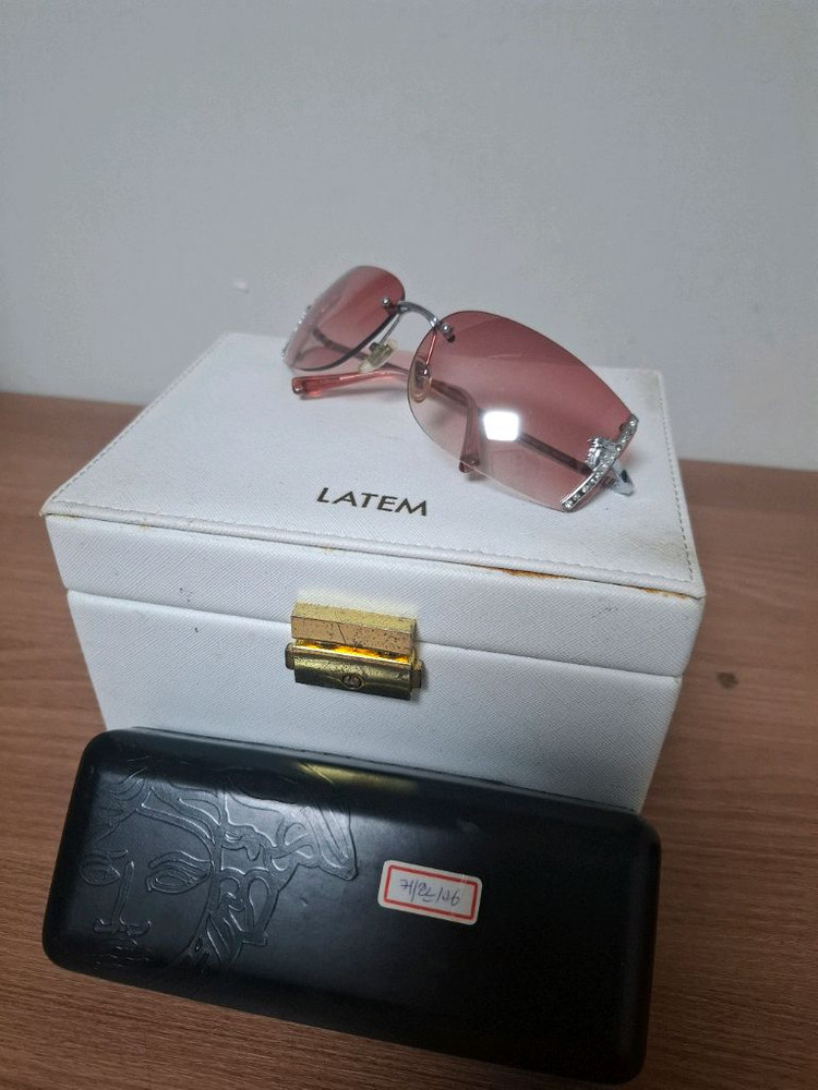 베르사체 선글라스 이미지