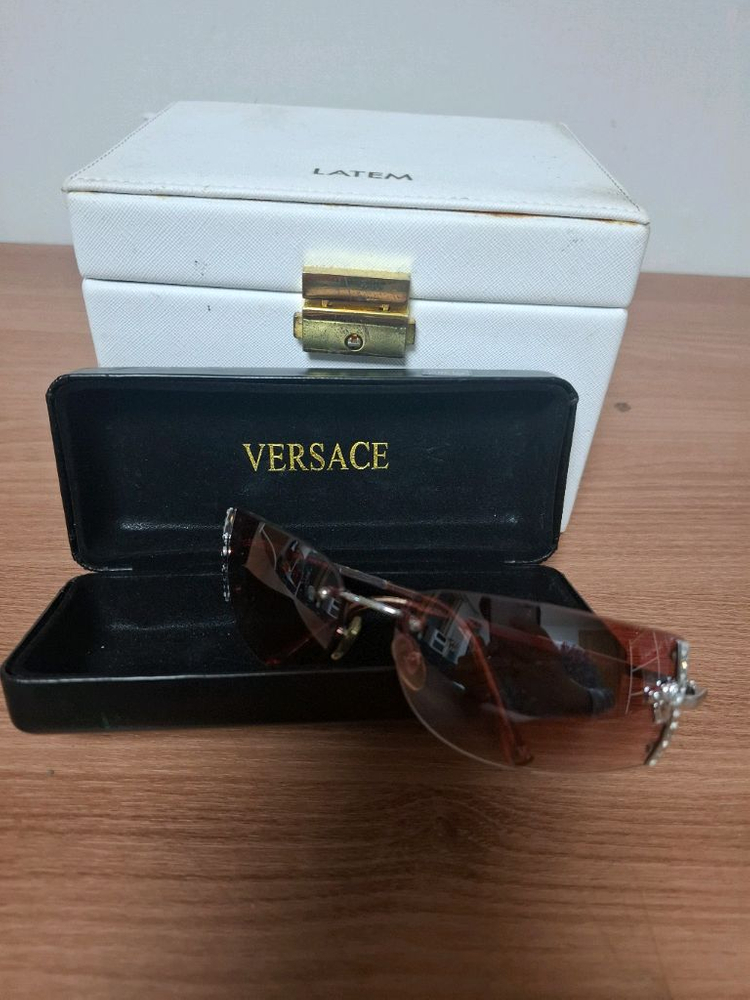 베르사체 선글라스 이미지