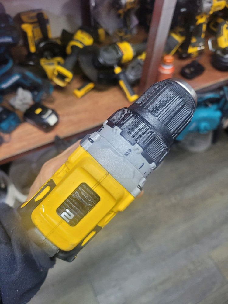 디월트충전드릴드라이버 DCD701 브러쉬리스12V 배터리포함 S급 이미지